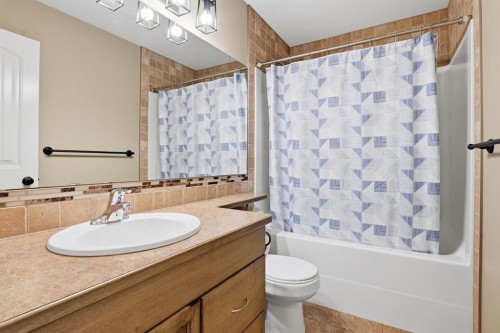 114 Stephenson Crescent, Red Deer, AB - Indoor Photo Showing Bathroom