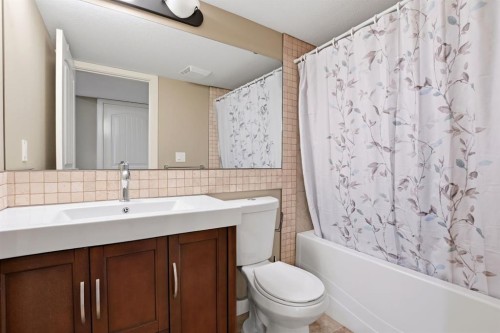 114 Stephenson Crescent, Red Deer, AB - Indoor Photo Showing Bathroom