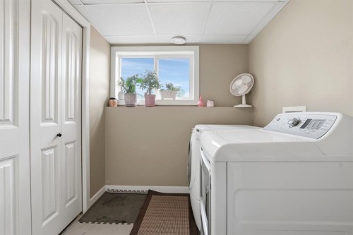 114 Stephenson Crescent, Red Deer, AB - Indoor Photo Showing Laundry Room