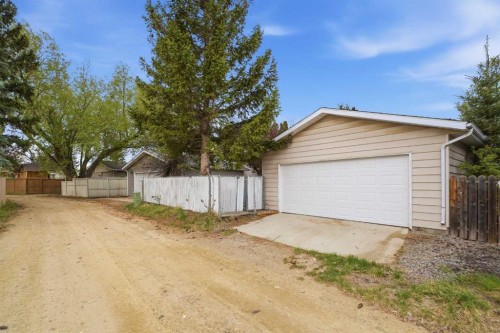 35 Ayers Avenue, Red Deer, AB 