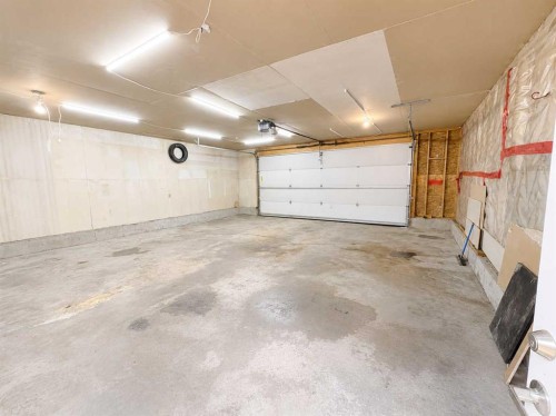 5110 51, Castor, AB - Indoor Photo Showing Garage