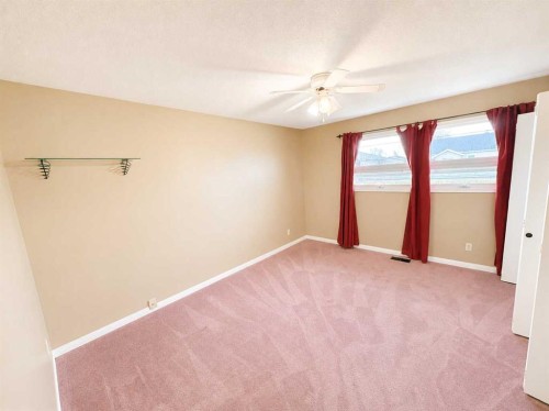 5110 51, Castor, AB - Indoor Photo Showing Other Room