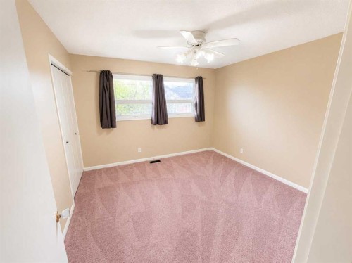 5110 51, Castor, AB - Indoor Photo Showing Other Room