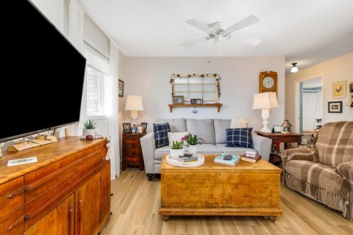 326-56 Carroll Crescent, Red Deer, AB - Indoor Photo Showing Living Room
