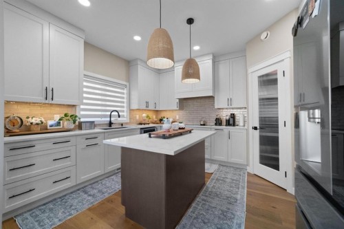 3702 76 Street, Camrose, AB - Indoor Photo Showing Kitchen With Upgraded Kitchen