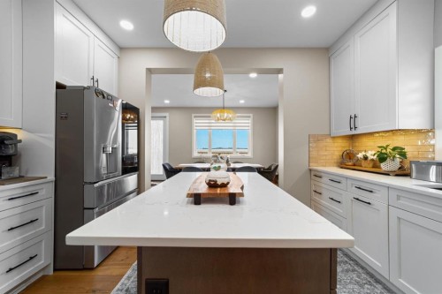 3702 76 Street, Camrose, AB - Indoor Photo Showing Kitchen With Upgraded Kitchen