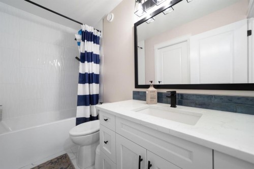 3702 76 Street, Camrose, AB - Indoor Photo Showing Bathroom