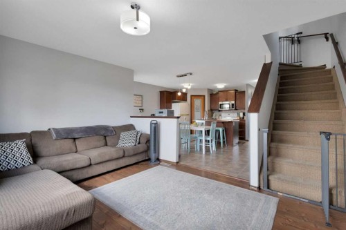 156 Oswald Close, Red Deer, AB - Indoor Photo Showing Living Room
