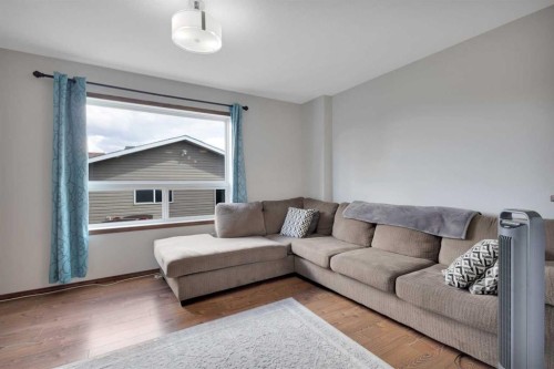156 Oswald Close, Red Deer, AB - Indoor Photo Showing Living Room