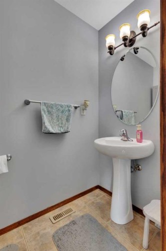 156 Oswald Close, Red Deer, AB - Indoor Photo Showing Bathroom