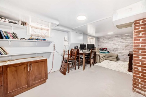 5602 51 Avenue, Lacombe, AB - Indoor