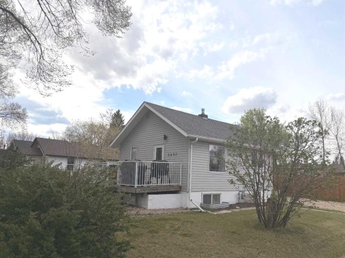 5602 51 Avenue  Lacombe, AB T4L 1K9