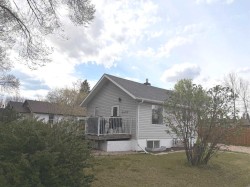 5602 51 Avenue Lacombe, AB T4L 1K9