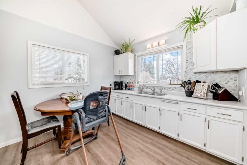 5602 51 Avenue, Lacombe, AB - Indoor