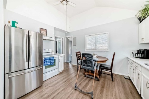 5602 51 Avenue, Lacombe, AB - Indoor