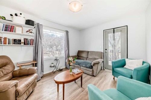5602 51 Avenue, Lacombe, AB - Indoor Photo Showing Living Room