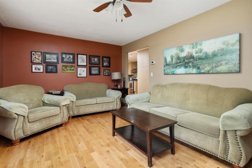 48107 Range Road 220, Rural Camrose County, AB - Indoor Photo Showing Living Room