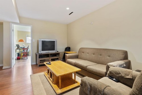 48107 Range Road 220, Rural Camrose County, AB - Indoor Photo Showing Living Room