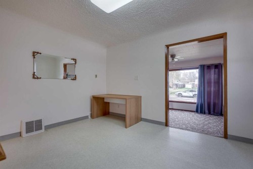 5013 54 Avenue, Ponoka, AB - Indoor