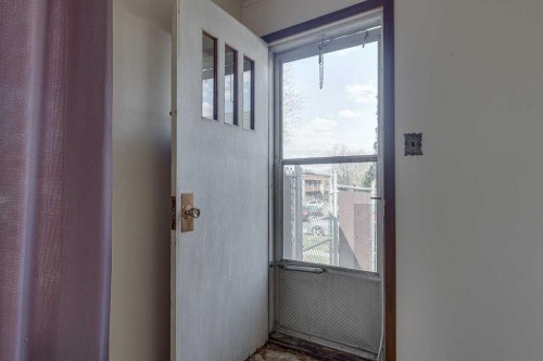 5013 54 Avenue, Ponoka, AB - Indoor Photo Showing Other Room