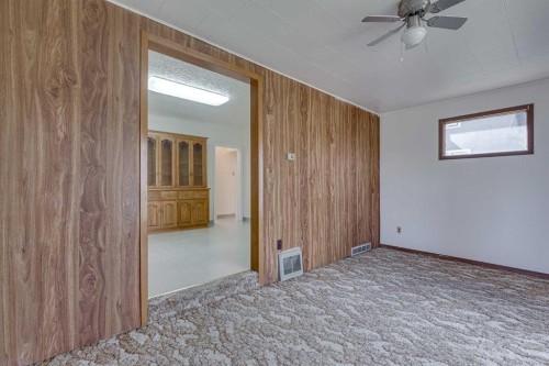 5013 54 Avenue, Ponoka, AB - Indoor Photo Showing Other Room