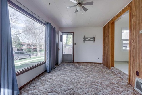 5013 54 Avenue, Ponoka, AB - Indoor Photo Showing Other Room