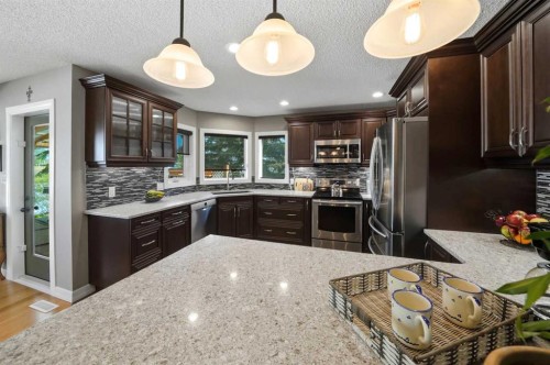 112 Denison Crescent, Red Deer, AB - Indoor Photo Showing Kitchen With Upgraded Kitchen