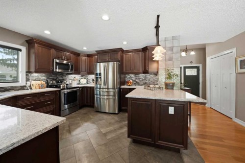 112 Denison Crescent, Red Deer, AB - Indoor Photo Showing Kitchen With Upgraded Kitchen