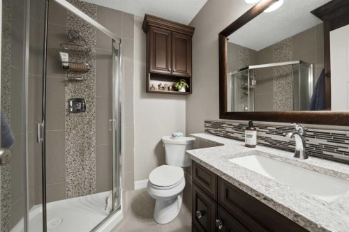 112 Denison Crescent, Red Deer, AB - Indoor Photo Showing Bathroom