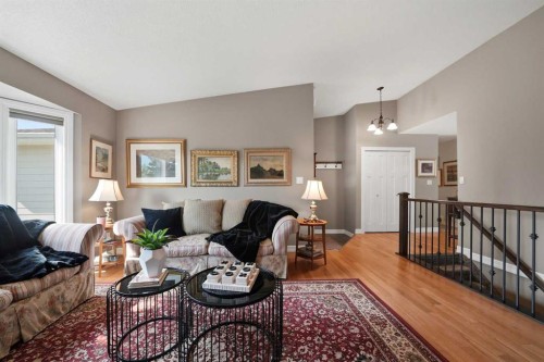 112 Denison Crescent, Red Deer, AB - Indoor Photo Showing Living Room