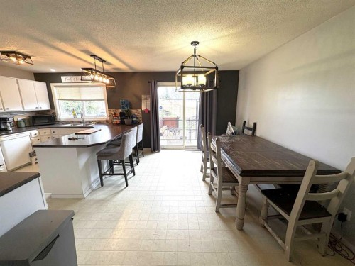 5602 47 Avenue West, Forestburg, AB - Indoor Photo Showing Dining Room