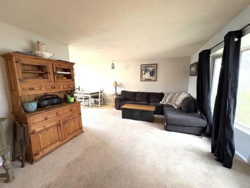 5602 47 Avenue West, Forestburg, AB - Indoor Photo Showing Other Room