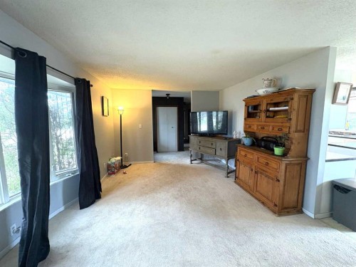 5602 47 Avenue West, Forestburg, AB - Indoor