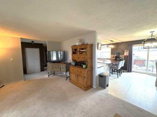 5602 47 Avenue West, Forestburg, AB - Indoor