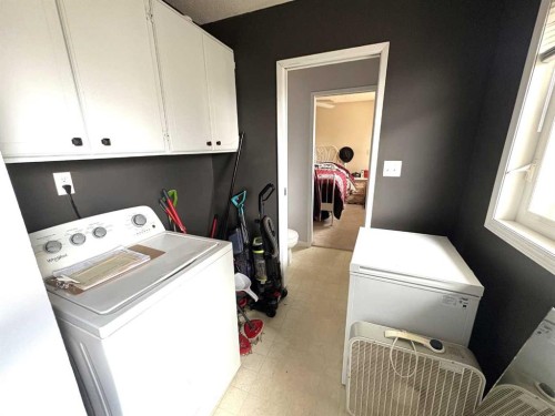 5602 47 Avenue West, Forestburg, AB - Indoor Photo Showing Laundry Room