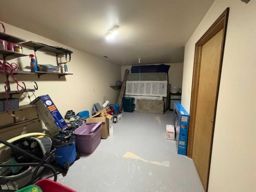 5602 47 Avenue West, Forestburg, AB - Indoor