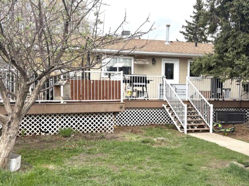 5602 47 Avenue West, Forestburg, AB - Outdoor With Deck Patio Veranda