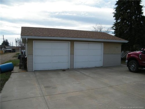 5602 47 Avenue West, Forestburg, AB - Outdoor With Exterior