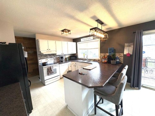5602 47 Avenue West, Forestburg, AB - Indoor