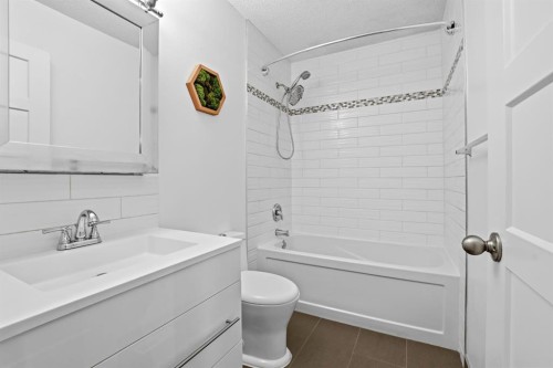 60 Anquetel Close, Red Deer, AB - Indoor Photo Showing Bathroom