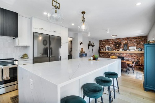 2021 112A Street, Edmonton, AB - Indoor Photo Showing Kitchen With Upgraded Kitchen