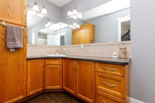898 Ramage Crescent, Red Deer, AB - Indoor Photo Showing Bathroom