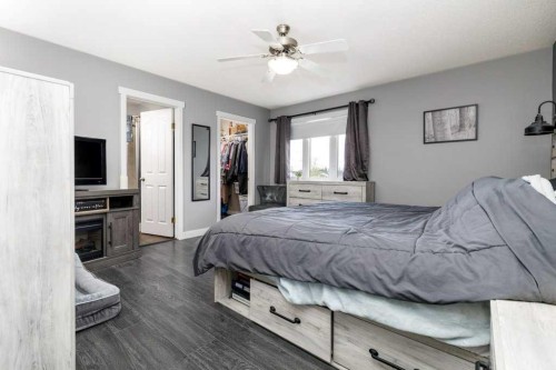 898 Ramage Crescent, Red Deer, AB - Indoor Photo Showing Bedroom