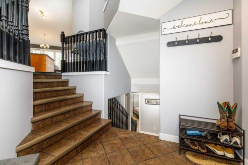 898 Ramage Crescent, Red Deer, AB - Indoor Photo Showing Other Room