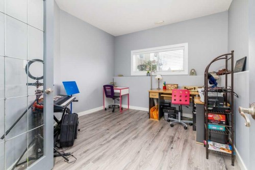 898 Ramage Crescent, Red Deer, AB - Indoor Photo Showing Other Room