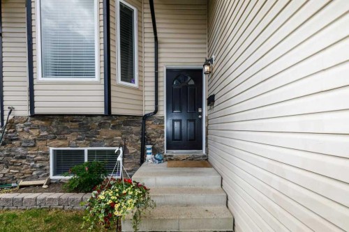898 Ramage Crescent, Red Deer, AB - Outdoor With Exterior