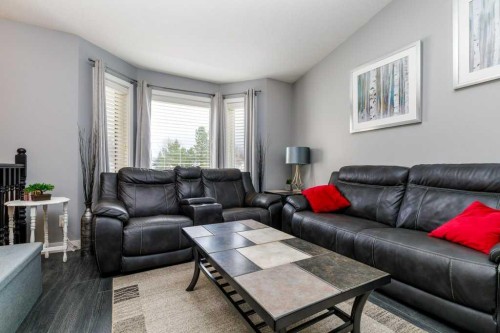 898 Ramage Crescent, Red Deer, AB - Indoor Photo Showing Living Room