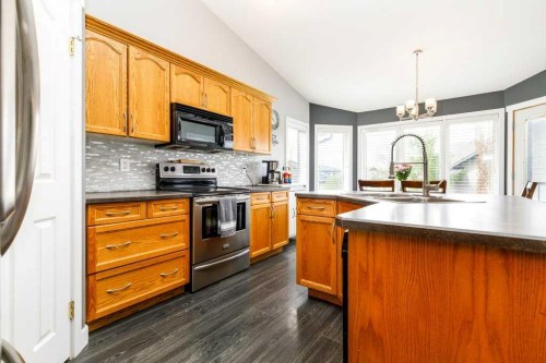 898 Ramage Crescent, Red Deer, AB - Indoor Photo Showing Kitchen