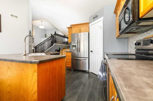 898 Ramage Crescent, Red Deer, AB - Indoor Photo Showing Kitchen