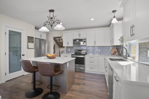 14 Tagish Avenue, Red Deer, AB - Indoor Photo Showing Kitchen With Upgraded Kitchen